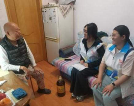 首都高校志愿者服务百名困难老人 北太平庄街道校社联动探索助老新模式 - 图2