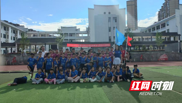 零陵区七里店小学：绿茵逐梦创佳绩 奋勇冲锋夺双冠 - 图1