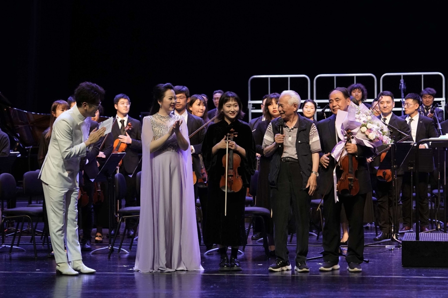 乡音润童心，弦歌续薪火——何占豪沪语童谣交响音乐会温情上演 - 图2