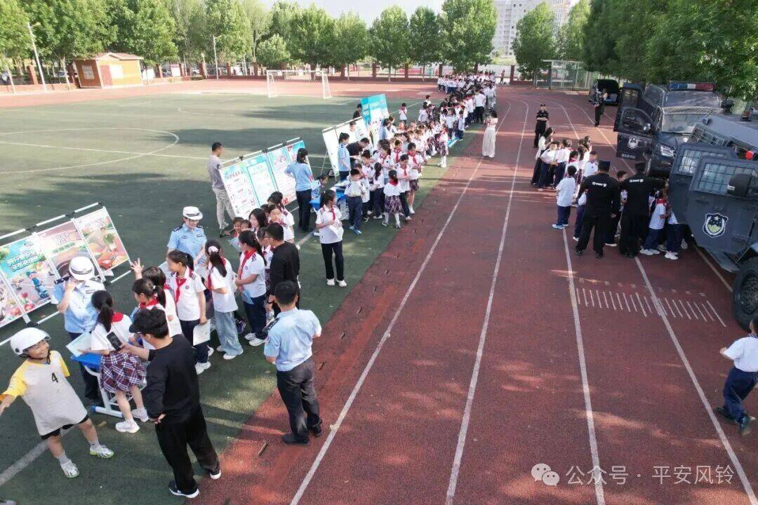 平邑县举办“沂蒙精神代代传 孝善文化进校园暨萌娃赶政法大集”主题宣传活动 - 图1