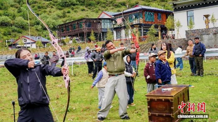 西藏隆子县举办畅游G219采风活动 - 图1