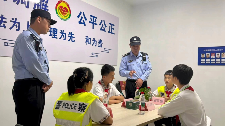 “大块头”开进校园，上海宝山这堂沉浸式普法课让孩子们直呼“看不见” - 图3