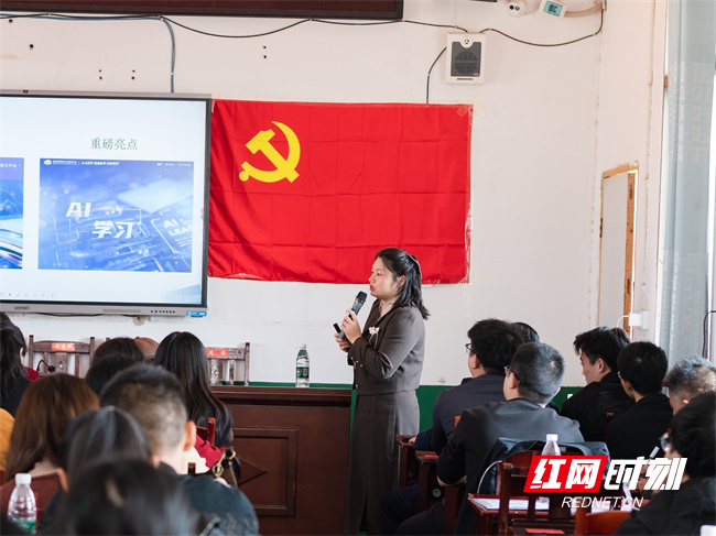 万芬：“心”火相传 思政育人路上的青春奔跑者 - 图1
