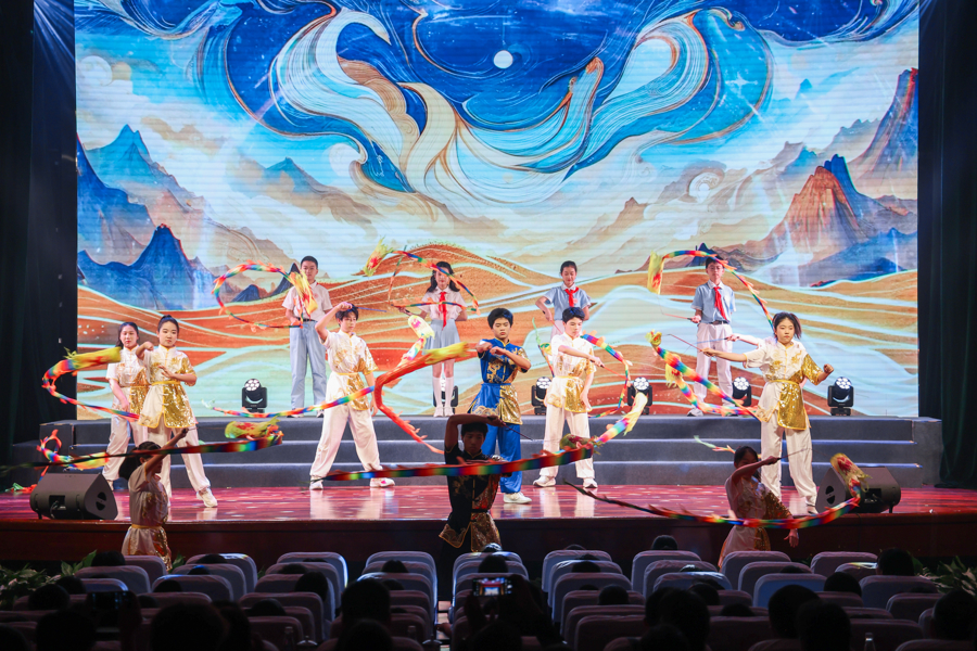 “你们走过两万五千里，我们走向亿万光年！”校园内的百年穿越之旅太燃了！ - 图5
