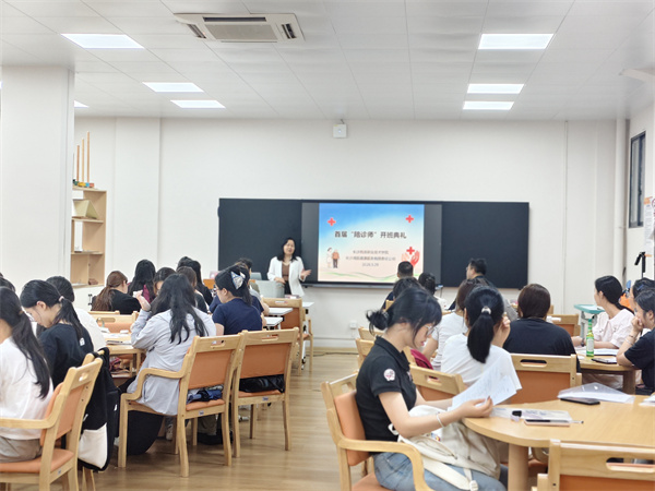 民政湘医启新章，陪诊赋能就业强——长沙民政职院首届陪诊师培训班开课 - 图2