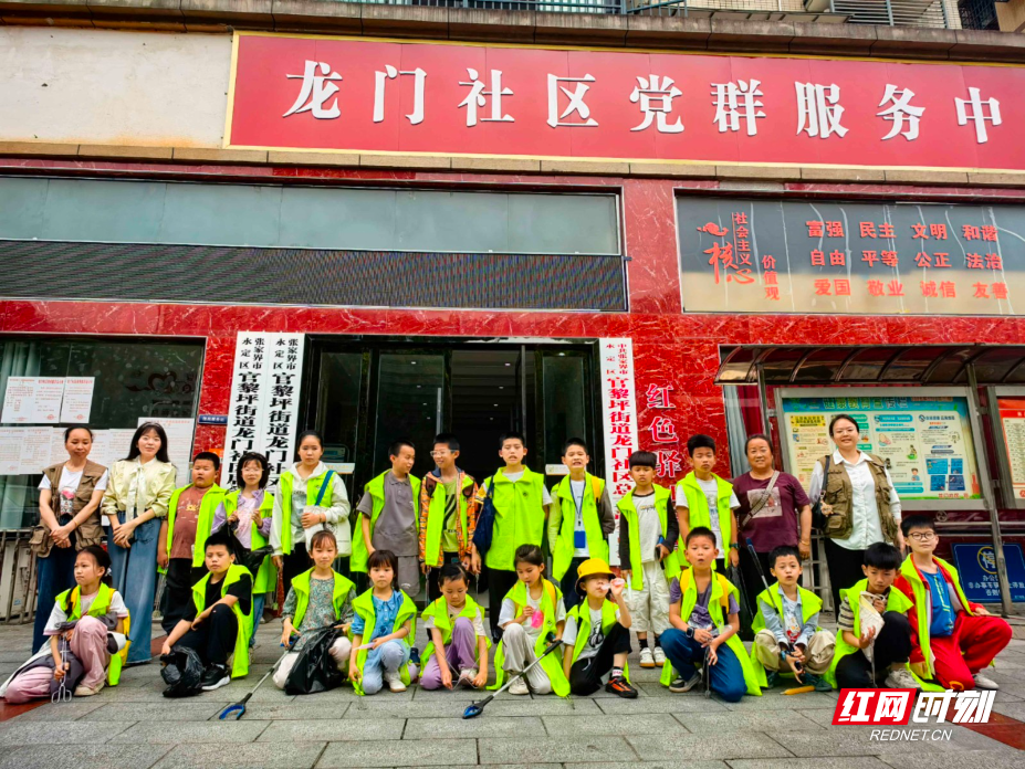 童趣迎六一 书香护青绿 龙门社区党建引领“一老一小”生态系列活动暖心启幕 - 图1