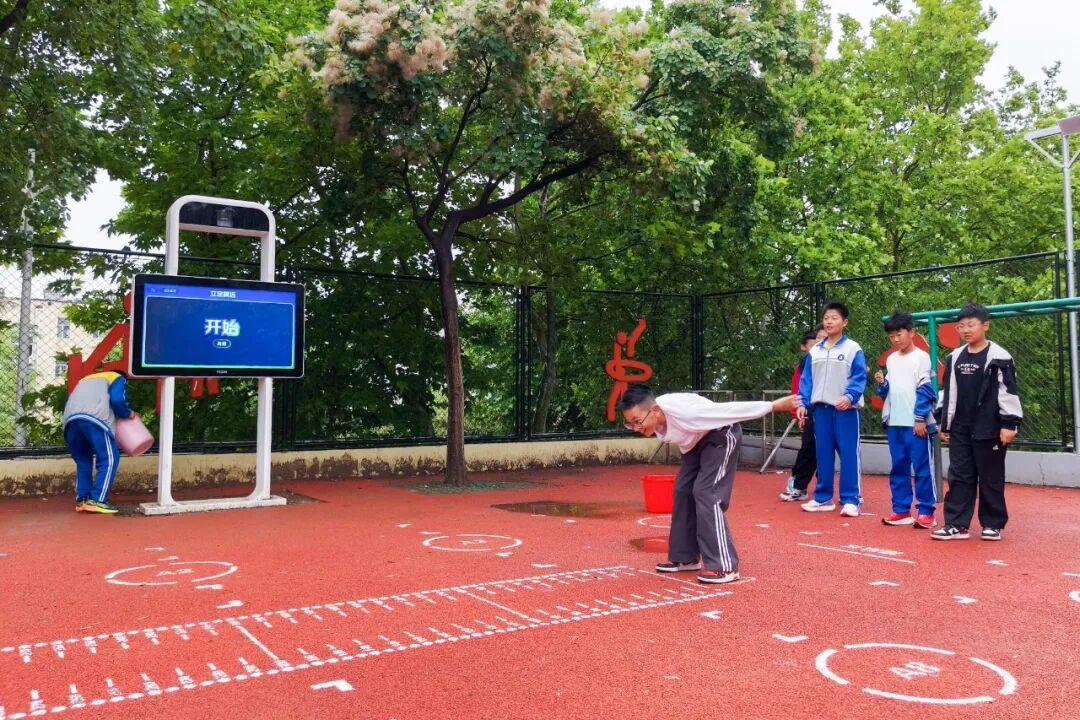 科技赋能体育 智慧点亮校园！五莲县实验小学“智慧操场”投入使用 - 图2