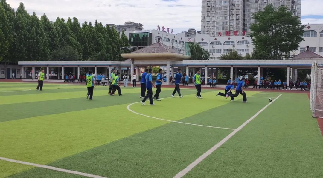 安阳市第二十一中学八年级“校长杯”足球赛精彩开赛！ - 图5