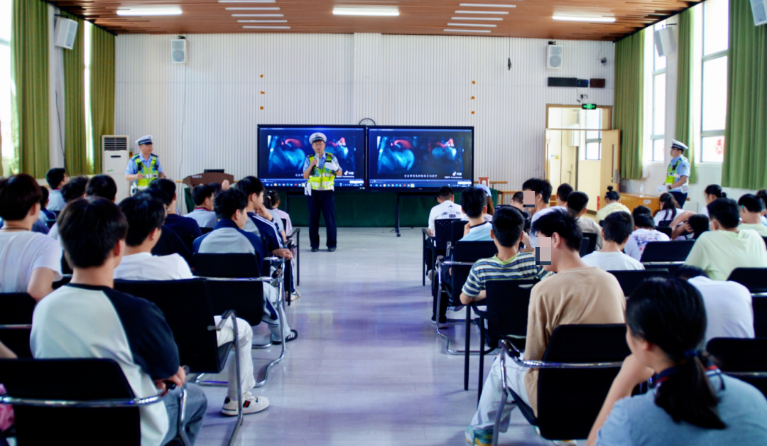 郑州交警走进盲聋哑学校 开展交通安全宣教活动 - 图5