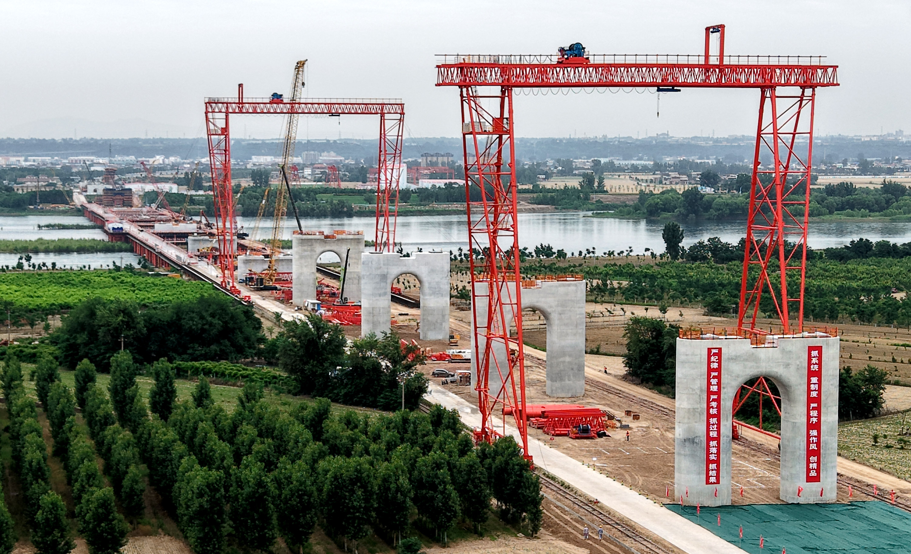 河南洛阳黄河公铁特大桥加紧建设 - 图4