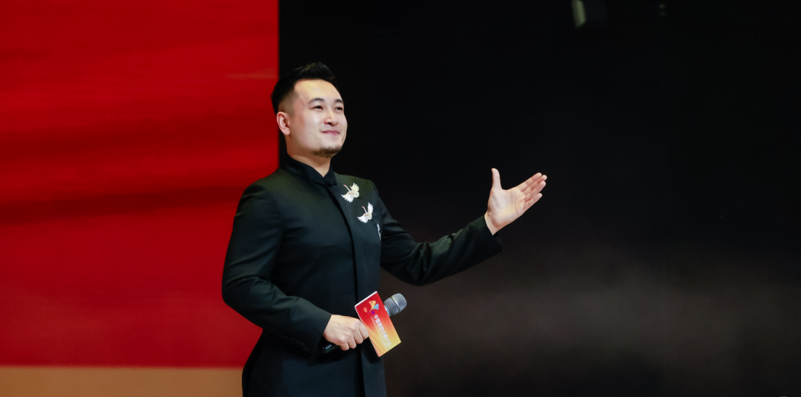 梨花会客厅｜教声乐的金生，上台献唱为友谊干杯 - 图1