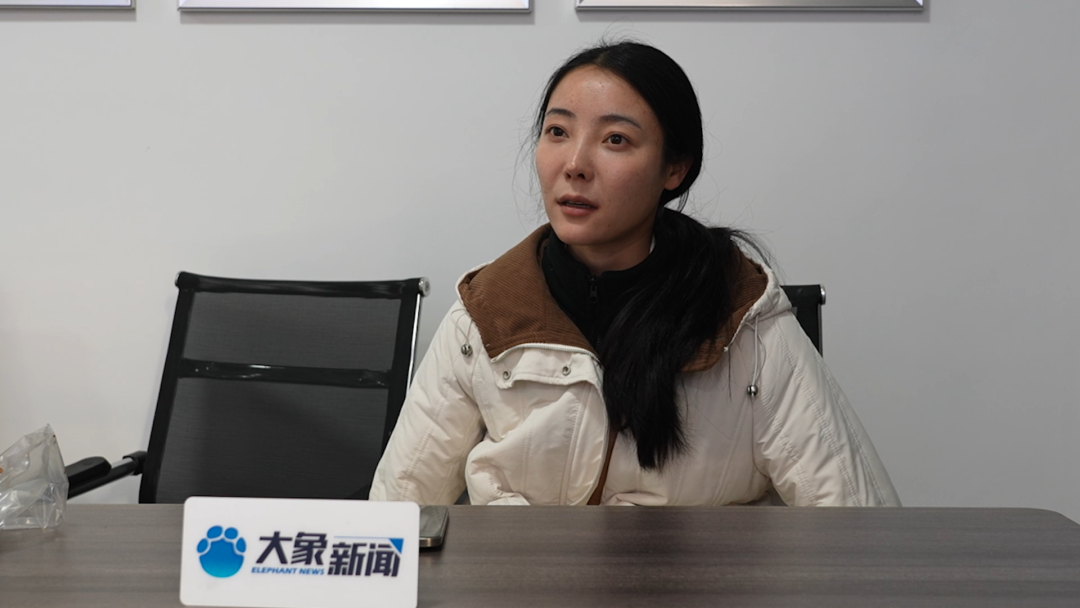 河南李福贵带近10位老人去上海参加展会！坐飞机、游外滩、去“和平饭店”等地，村民称“没想到给福贵做个小手工，都能跑到上海” - 图6