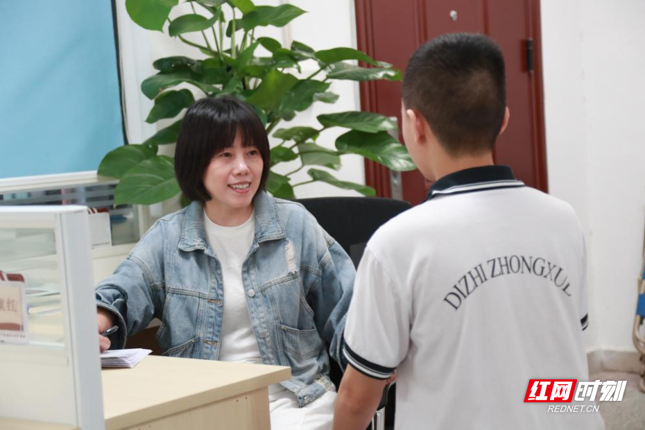 29年坚守 一位高中政治教师的“大先生”之路 - 图1