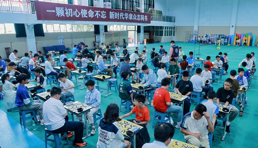 以棋会友聚少年 - 图1