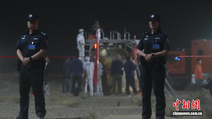 记者手记：摩托车大叔载我一起去追“星” - 图2