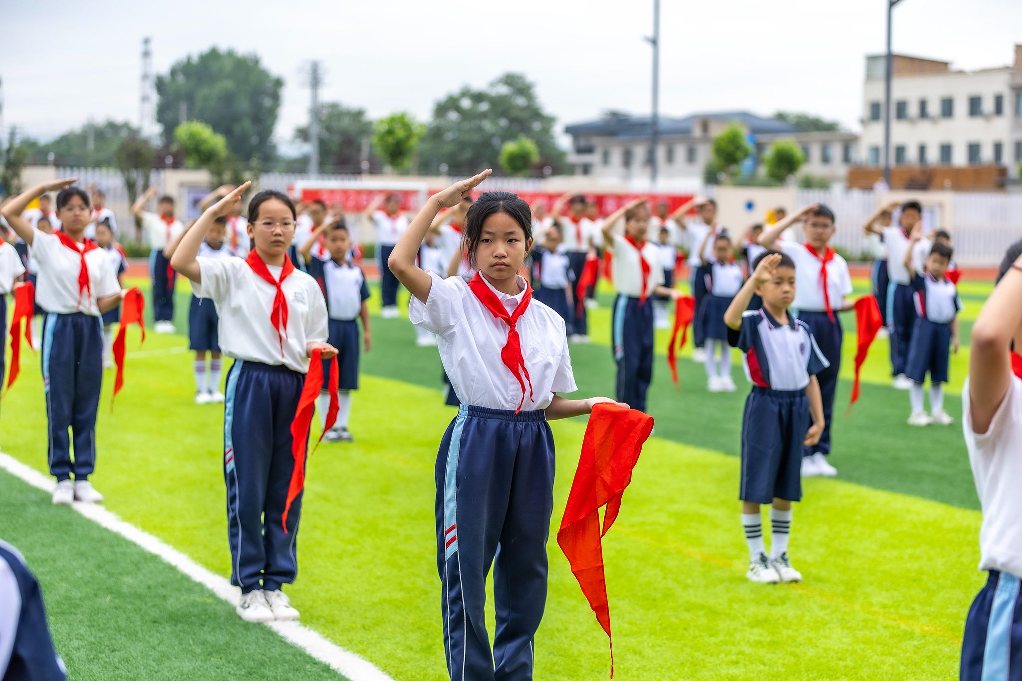 截至2025年底，全国共有少先队员1.12亿名 - 图1