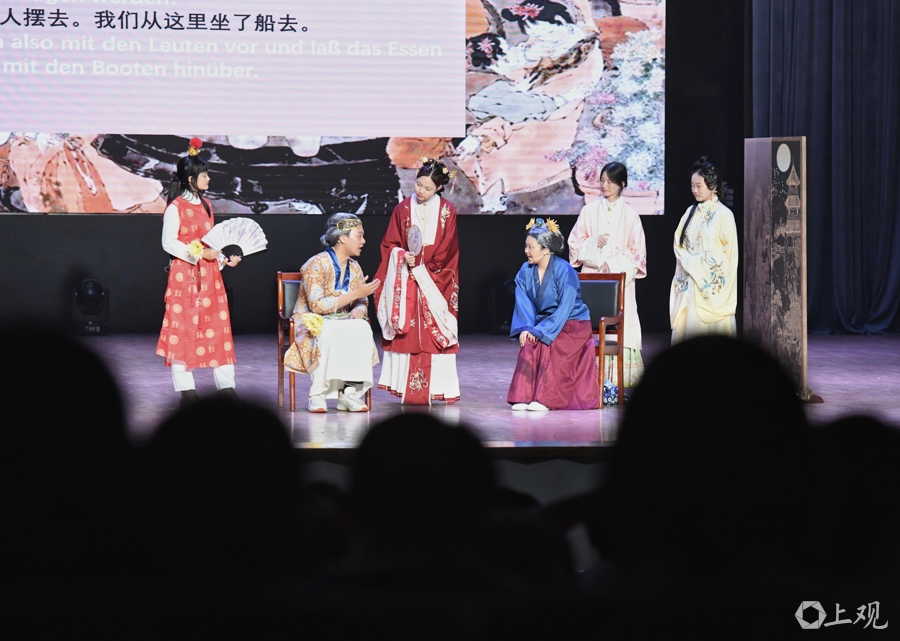 “舞台是人文教育的实验室”，七语《雷雨》秀翻上外戏剧夜 - 图4