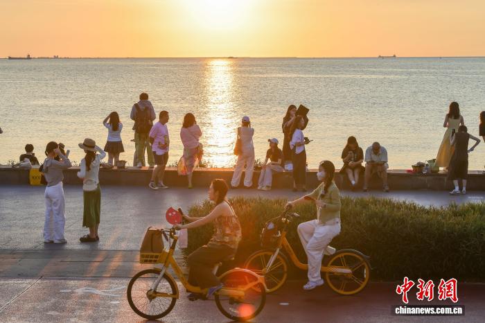 海口夕阳引游人 - 图7