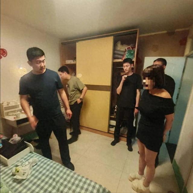 临淄公安利剑斩“黄赌”，打掉居民楼内卖淫窝点，抓获9人 - 图1