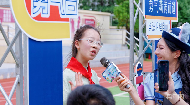 昆明：“六一”遇上普法课 孩子们在游戏中学法懂法 - 图3