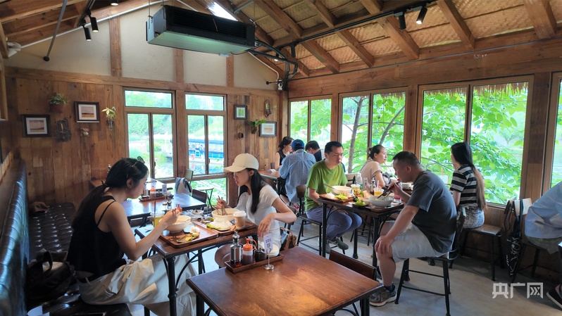 消费新观察｜把潮流街区搬进公园 在成都体验“小众松弛感” - 图2
