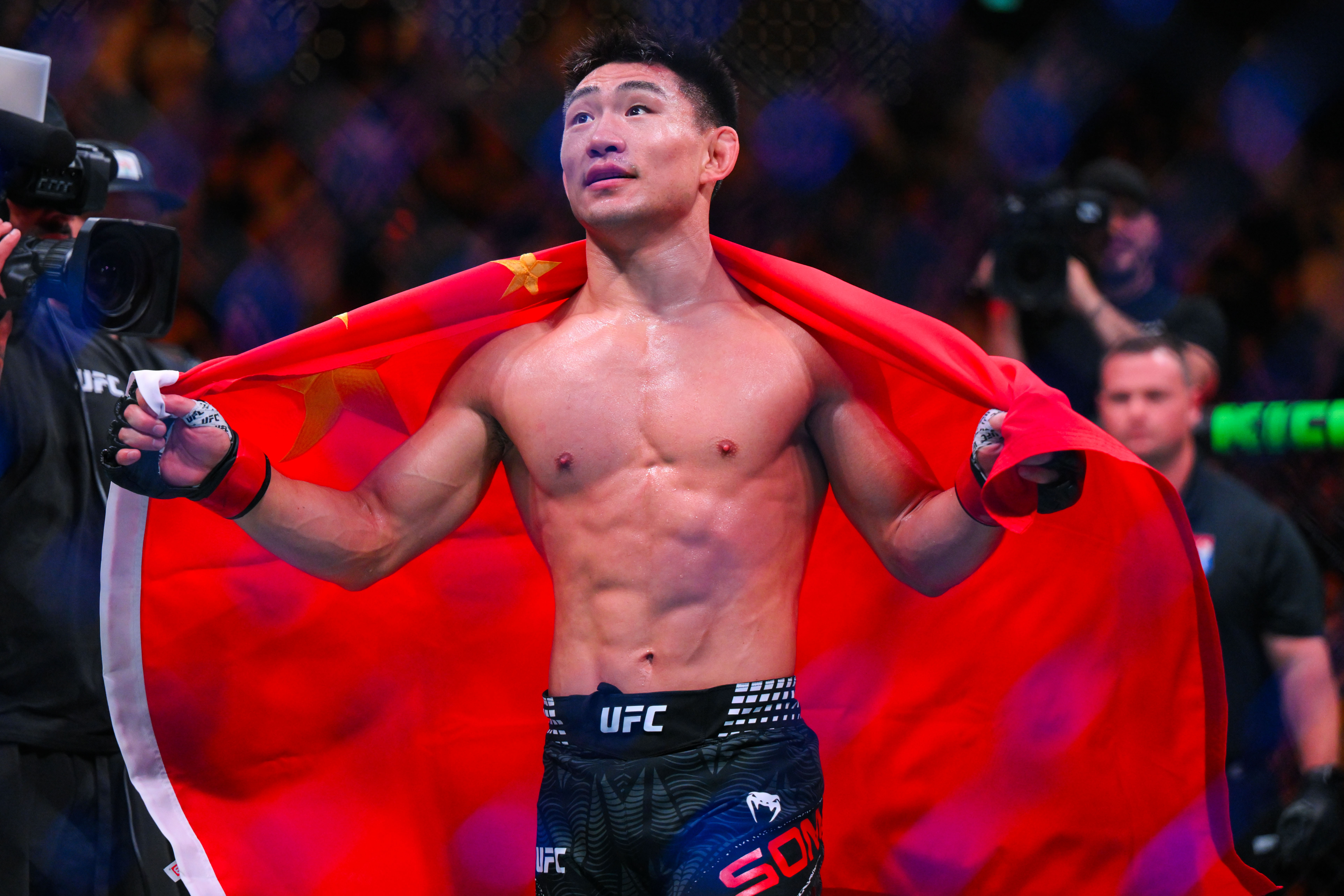 （体育）搏击——UFC格斗之夜澳门站男子雏量级：宋亚东获胜 - 图6