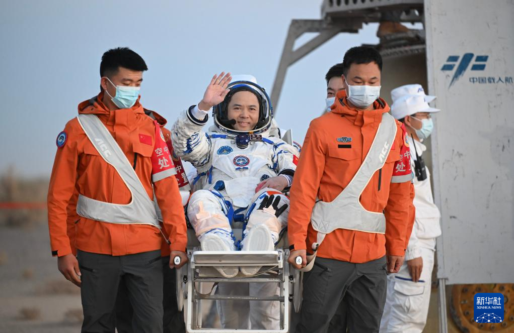 神舟二十一号航天员乘组返回任务取得圆满成功 - 图16