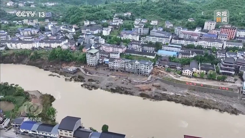 焦点访谈丨不放弃任何一名群众 这些党员化身“逆行者”冲锋在抗洪一线 - 图6