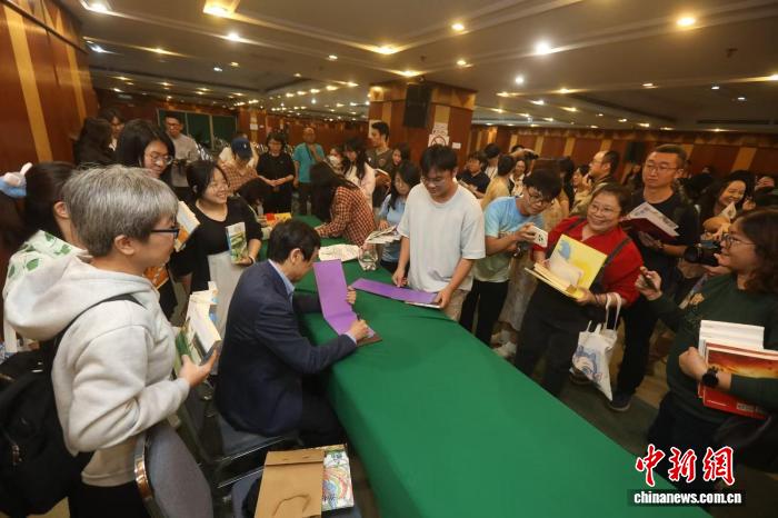 曹文轩、蒋胜男做客马来西亚 畅谈中马故事的未来 - 图2