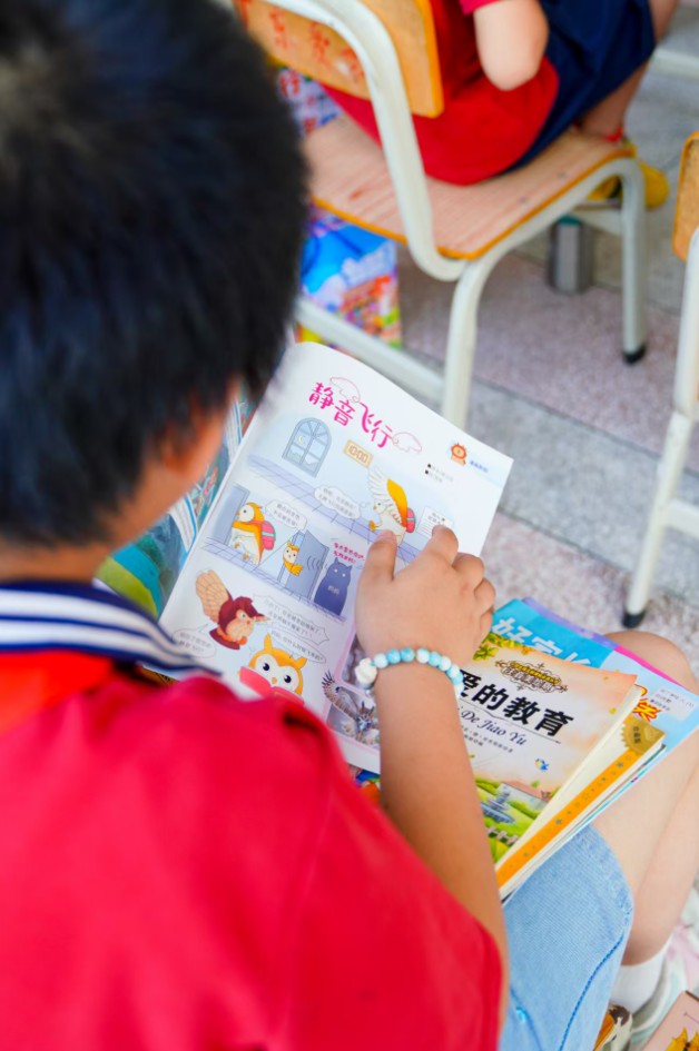 “缤纷庆六一，共筑金融梦”浙商银行深圳分行赴梅州红军小学开展六一慰问活动 - 图2