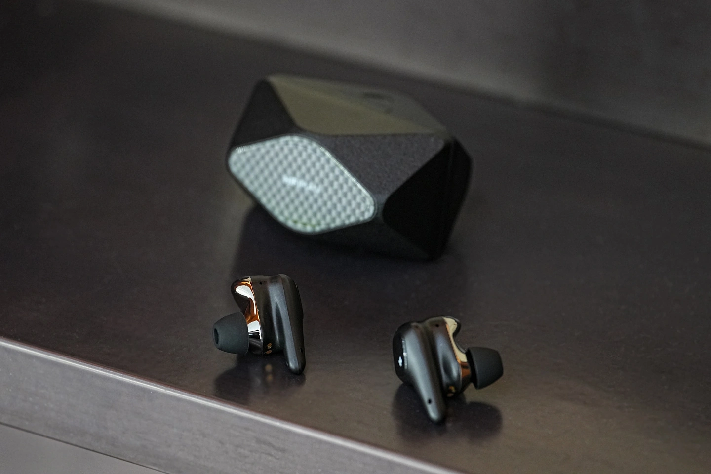 HIFIMAN 发布 SVANAR WIRELESS 2、HE6 REMASTERED 耳机 - 图1
