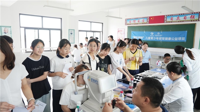 城市公益行·爱眼、爱运动、更健康——让爱看得见，天真无“斜”健步走活动在郑温暖举行 - 图5