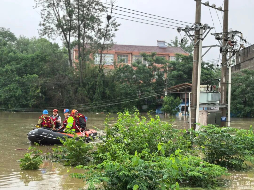 湖北安陆遭遇历史罕见强降雨 干群同心开展防汛抢险与灾后修复 - 图1