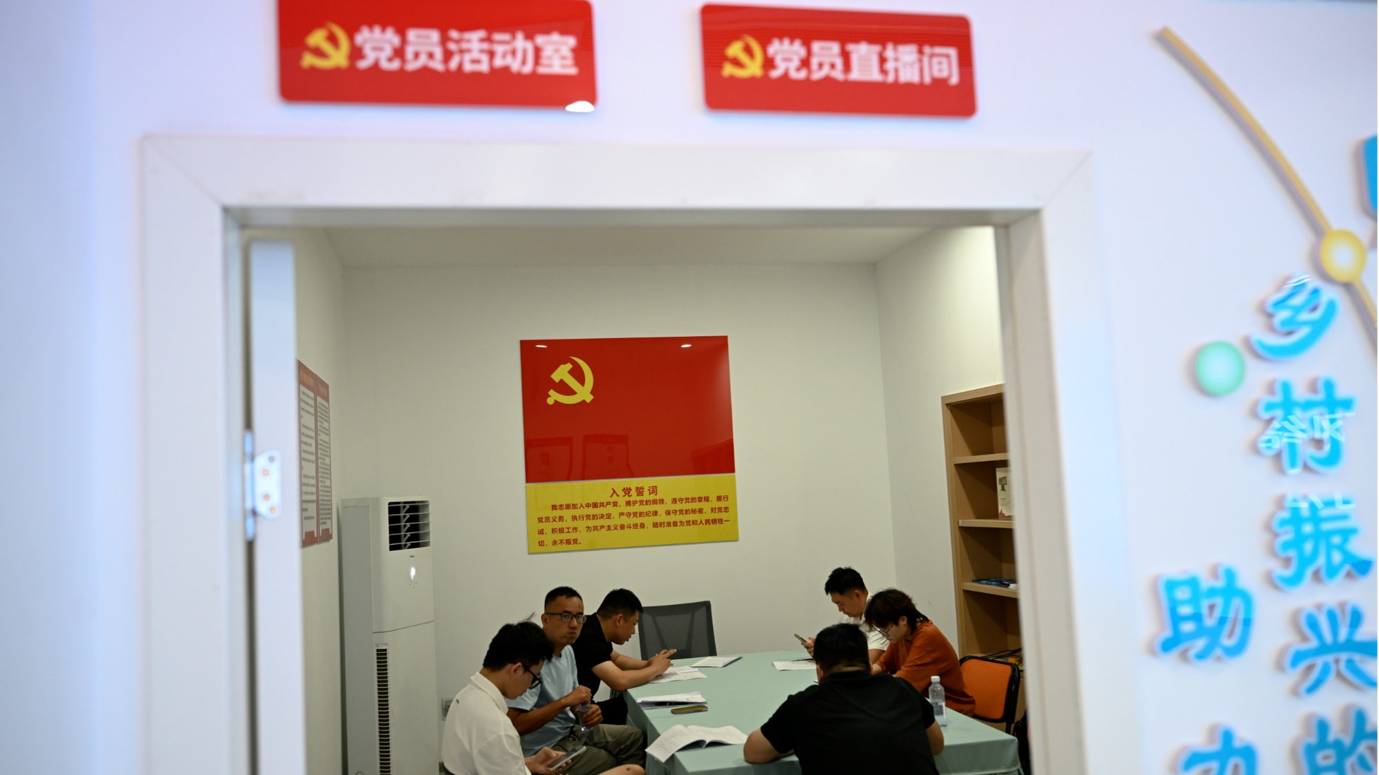 E法同行 赣鄱红韵｜新余：给主播安“家”也立规，小屏幕干出大买卖 - 图3