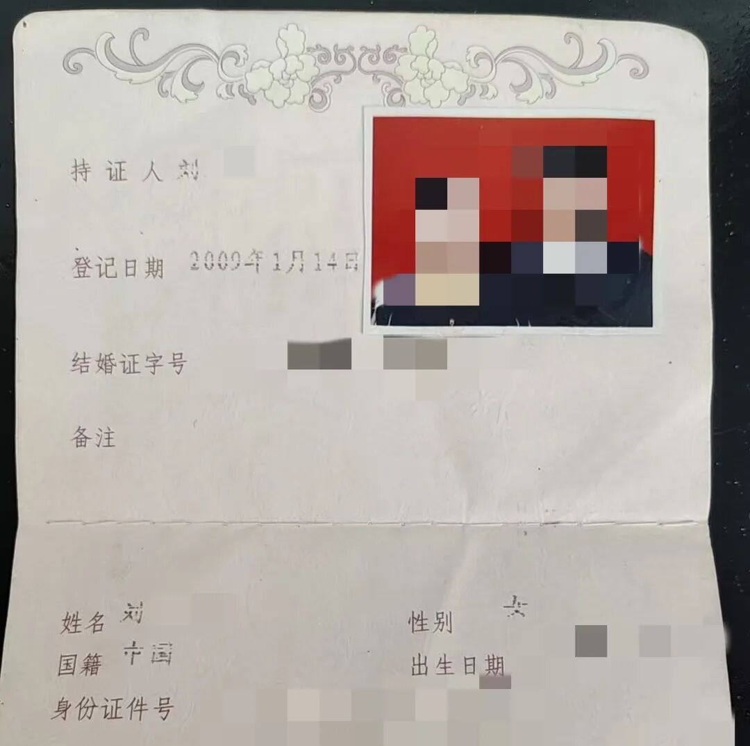 一女子结婚生子后外出务工，谎称单身又与他人同居并育有三名子女，该女子因涉嫌重婚被采取刑事强制措施 - 图2