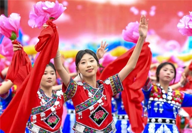 狮龙古脉，马奔新章——夏冰总导演彭水踩花山风华录 - 图12