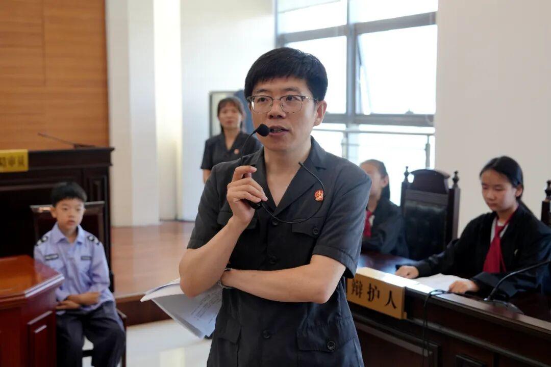 善护童行：当一天“小法官”，探秘法院里的“大世界” - 图11