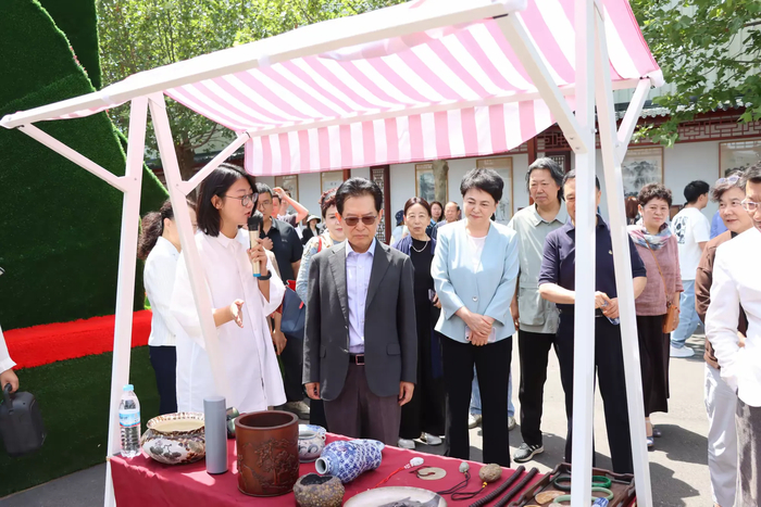 “大艺含章——中国名人名家作品展”在章丘绣惠沃泰龙山瓷文化创意园启幕 - 图7