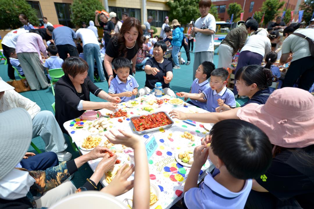 虾玩虾闹 嗨翻六一！新文幼儿园举办亲子嘉年华活动 - 图1