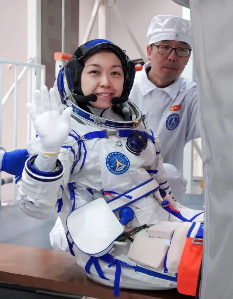 「高考作文素材」家国与梦想——紫荆花绽放星辰大海｜大象夜读 - 图7
