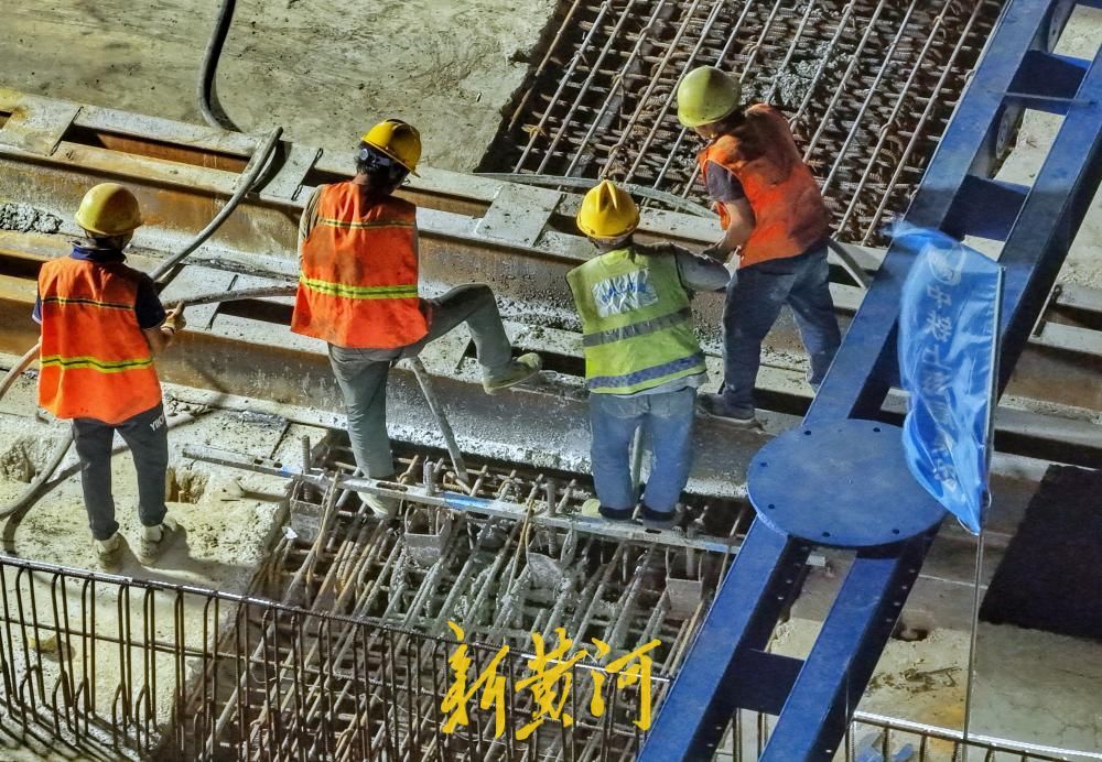 潍宿高铁跨京沪高速连续梁顺利合龙 - 图2