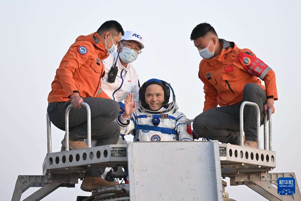 神舟二十一号航天员乘组返回任务取得圆满成功 - 图11