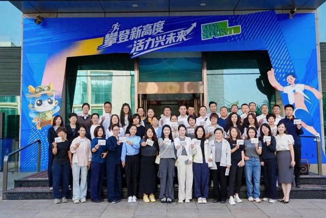 活力兴业｜太原分行举办“攀登新高度 活力兴未来” 职工室内登高活动 - 图1
