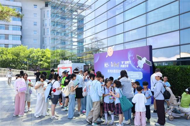 这个六一，北京天文馆发生了什么？新华网×康师傅天选好面馆北京站来啦！ - 图1