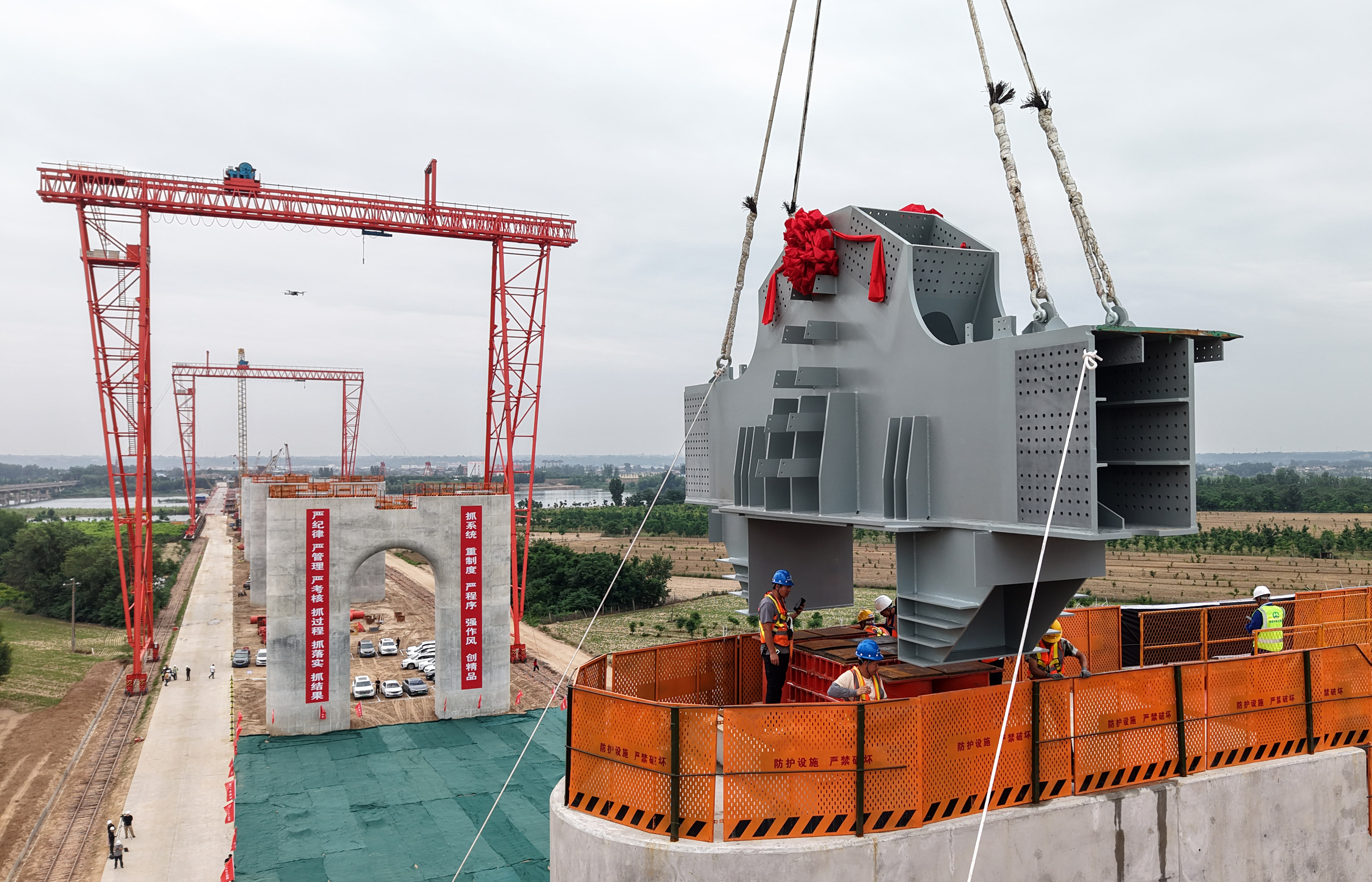 河南洛阳黄河公铁特大桥加紧建设 - 图2