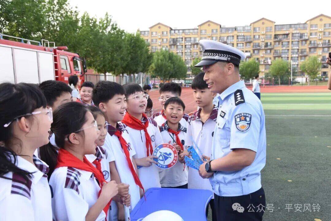 平邑县举办“沂蒙精神代代传 孝善文化进校园暨萌娃赶政法大集”主题宣传活动 - 图4