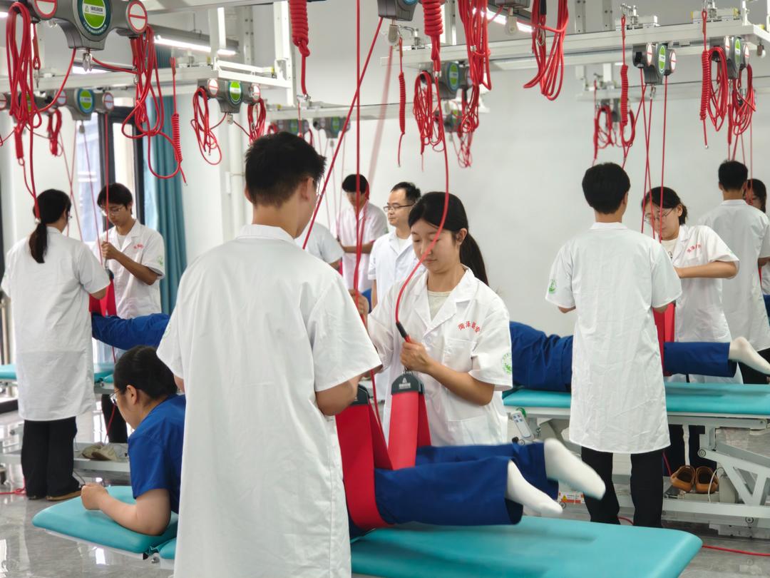 坚持职业教育优先发展，推动人力资源大市向人才强市转变 - 图2