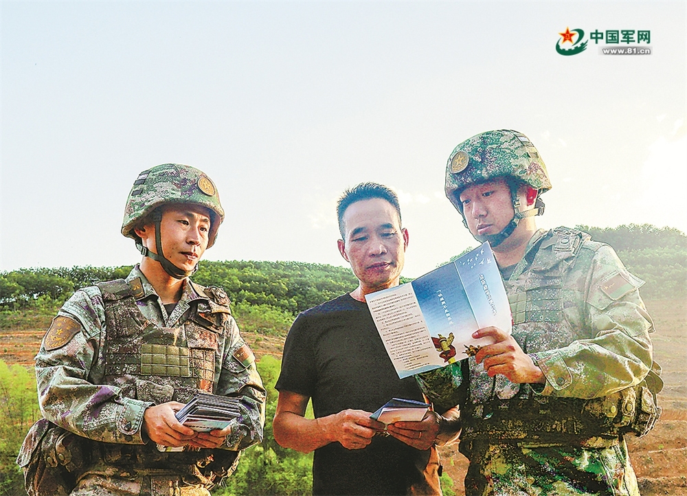 翻山越岭 走向界碑——南部战区陆军某边防连官兵巡逻掠影 - 图3