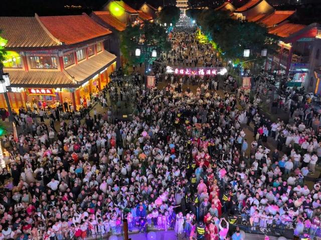 朔城公安全力护航马邑文化旅游季 坚守岗位守护庙会平安 - 图1