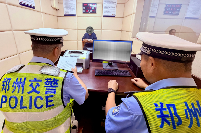 驾驶证暂扣仍驾车上路 郑州交警依法查处违规驾驶人 - 图2